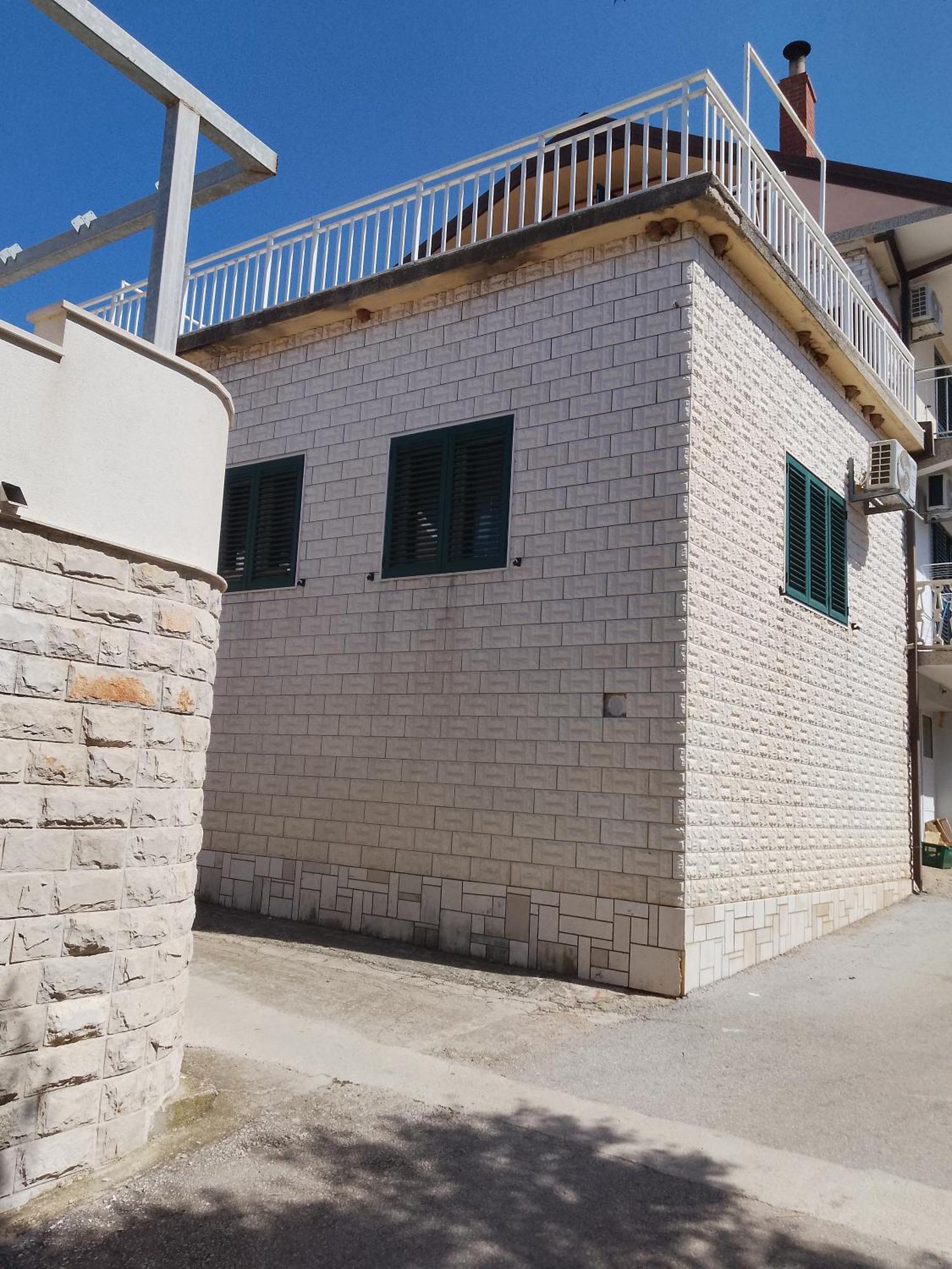 Apartment Ivana 2 *